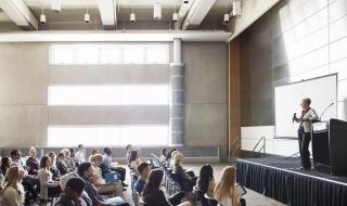 加拿大留学中介费用